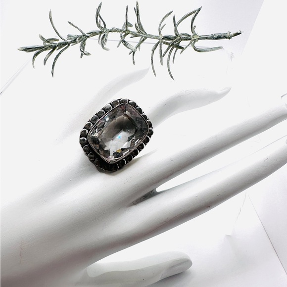 White Topaz Ring - Picture 4 of 12